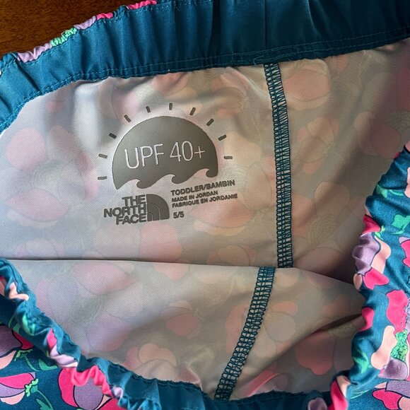 The North Face hike/water shorts 5T - Picture 4 of 7
